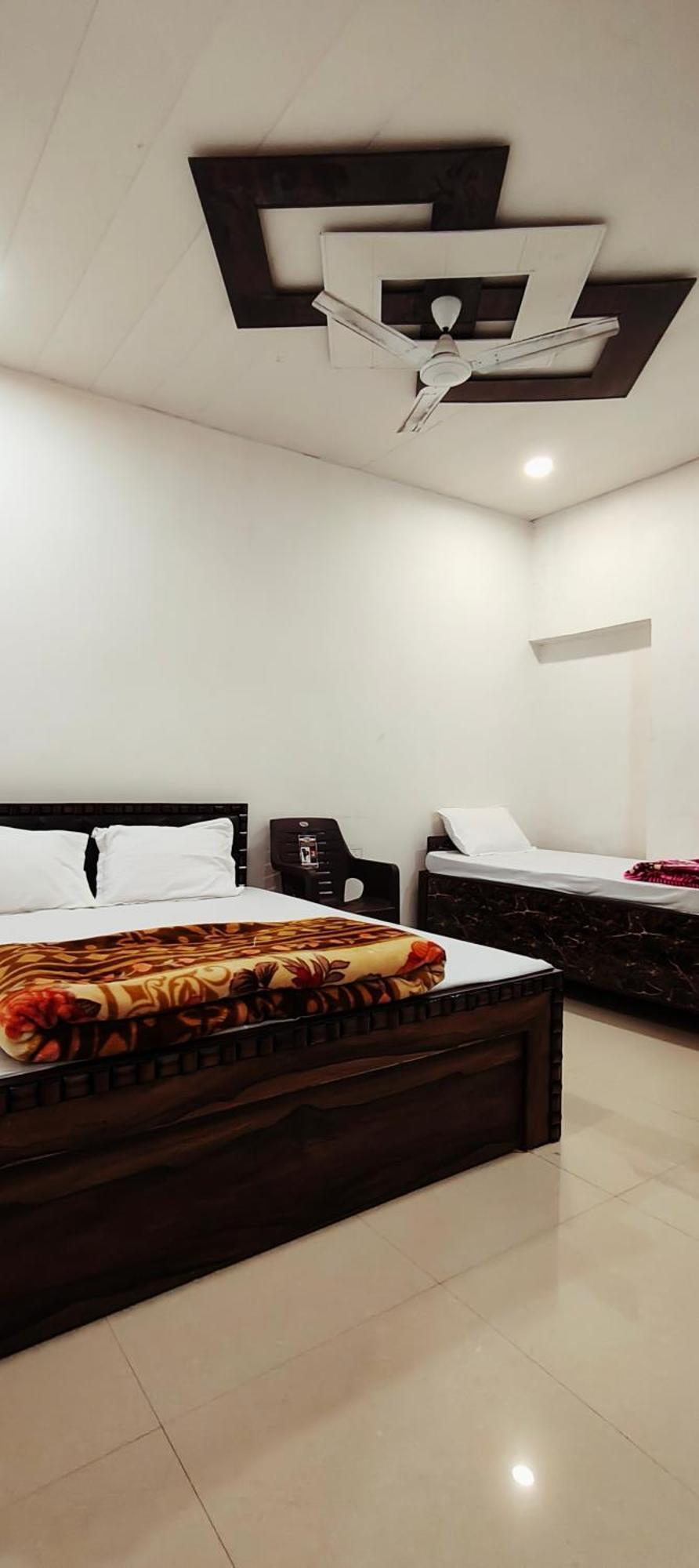Madhuri Guest House พาราณสี ภายนอก รูปภาพ