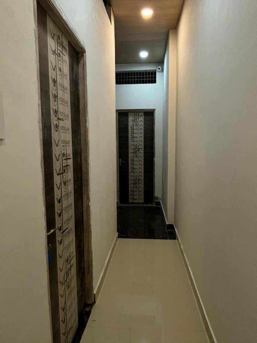 Madhuri Guest House พาราณสี ภายนอก รูปภาพ