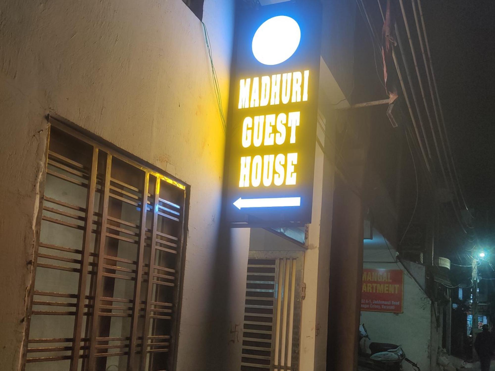 Madhuri Guest House พาราณสี ภายนอก รูปภาพ